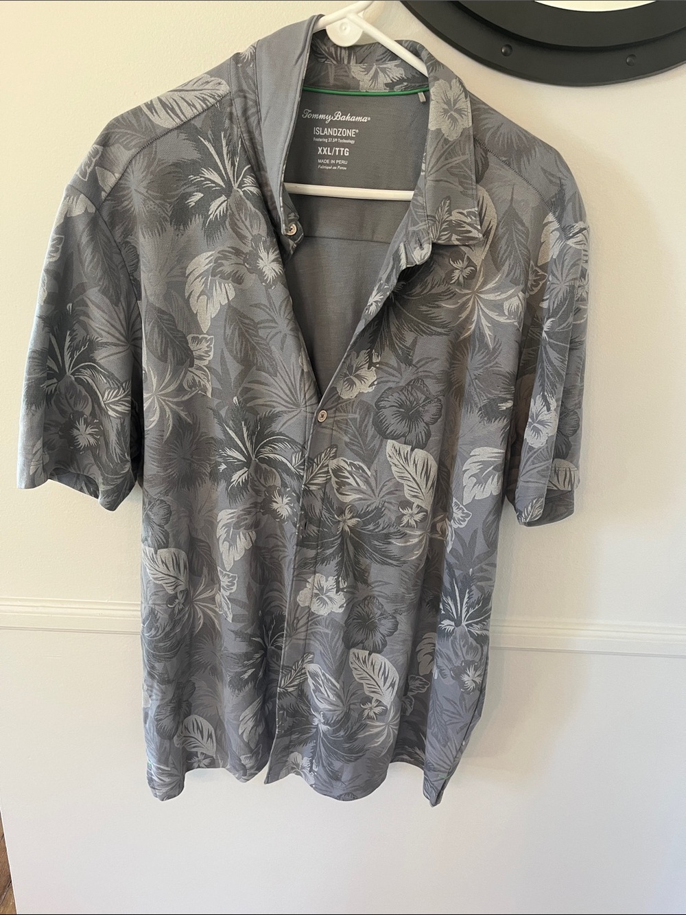 Tommy Bahama Gray Floral IslandZone Short-Sleeve Button-Down